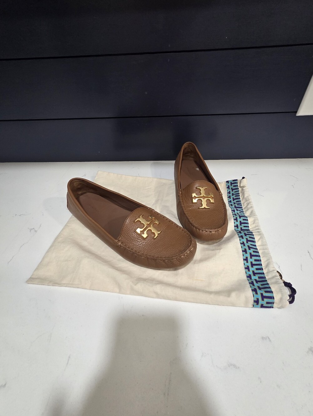 Tory Burch Everly Driver Loafers In Royal Tan Pebbled Leather Gold Double T 11M